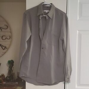 Men's one pocket long sleeved dress shirt